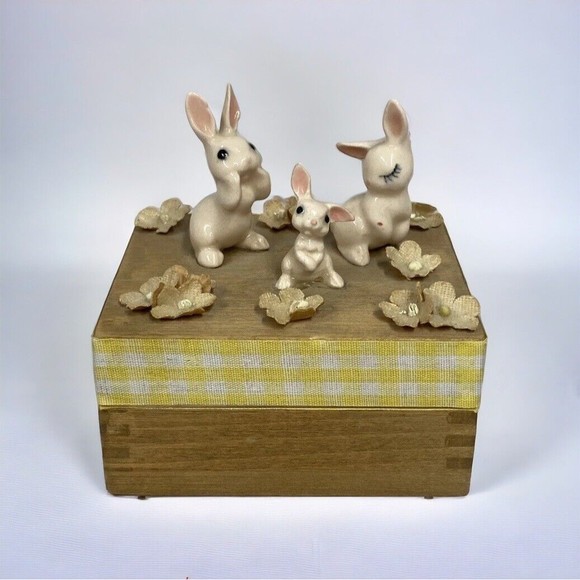 Wooden Trinket Box w/ Bunnies Rabbits Easter Spring Time Vtg. Holiday Handmade - Picture 1 of 10